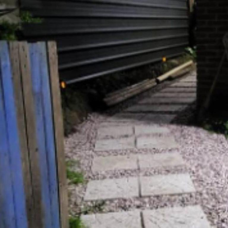 Casa al fondo de dos pisos con 3 habitaciones con entrada independiente - Casa de 3 dormitorios - 2