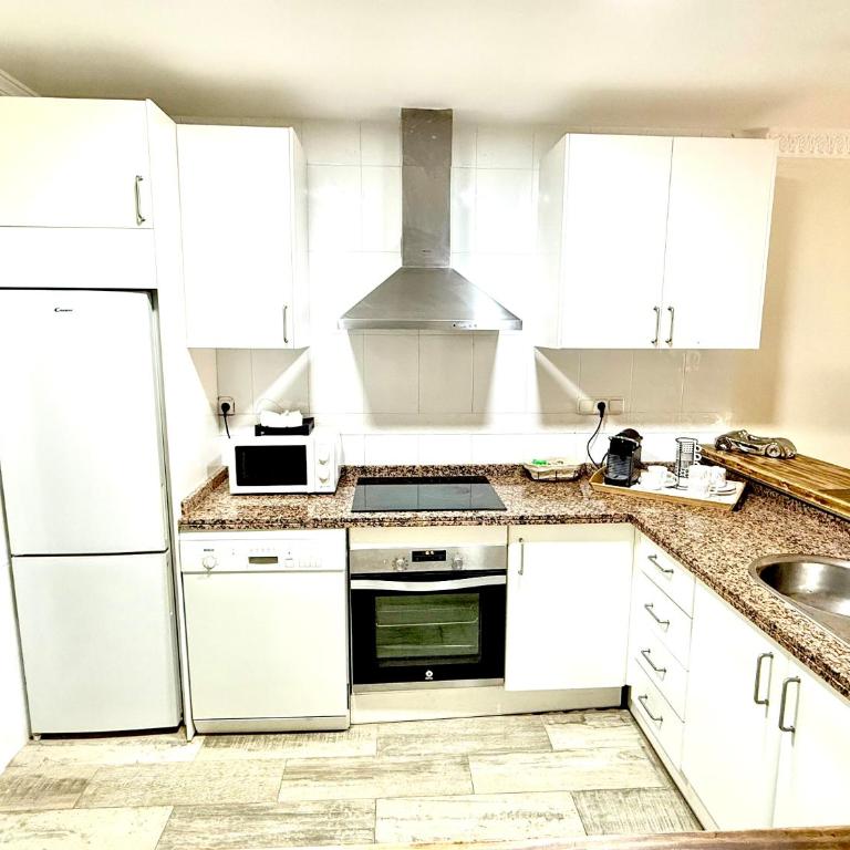 Golden Mile Duplex Marbella - Three-Bedroom Apartment - 24