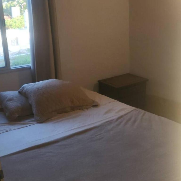 Casa al fondo de dos pisos con 3 habitaciones con entrada independiente - Casa de 3 dormitorios - 4