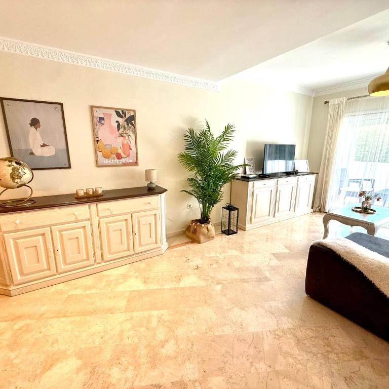 Golden Mile Duplex Marbella - Three-Bedroom Apartment - 12