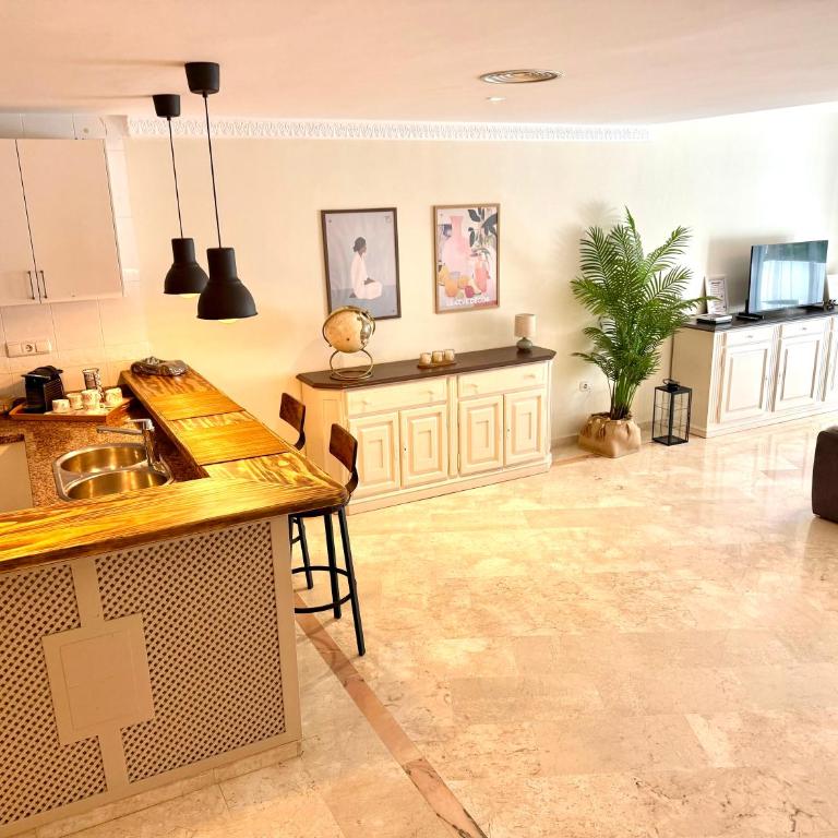Golden Mile Duplex Marbella - Three-Bedroom Apartment - 10