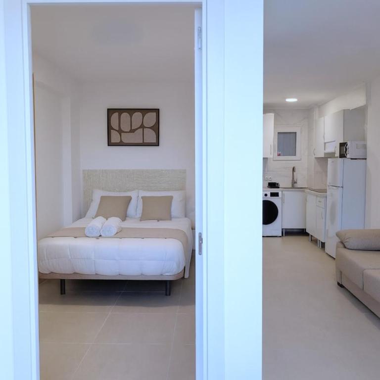 Apartamento moderno con piscina y parking privado - One-Bedroom Apartment - 4