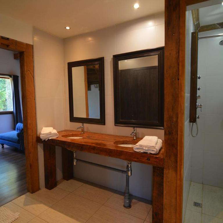 Casona Rústica, frente a bosque y humedal valdiviano - Six-Bedroom House - 51