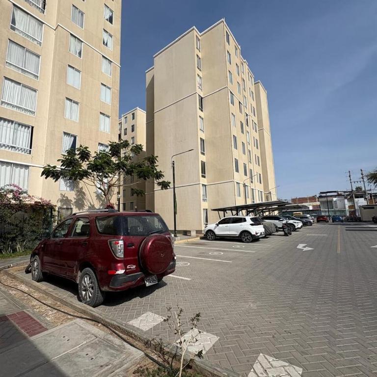 Excelente departamento en 1er piso con estacionamiento - Three-Bedroom Apartment - 2