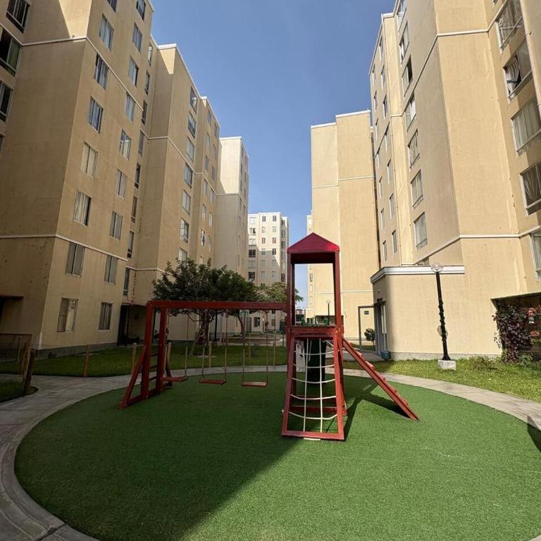 Excelente departamento en 1er piso con estacionamiento - Three-Bedroom Apartment - 4