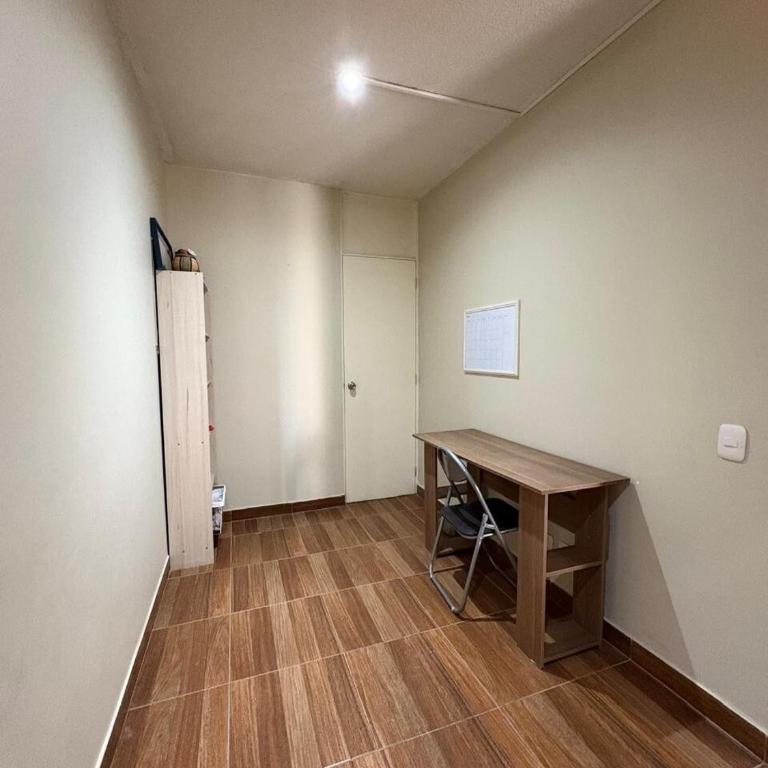 Excelente departamento en 1er piso con estacionamiento - Three-Bedroom Apartment - 6