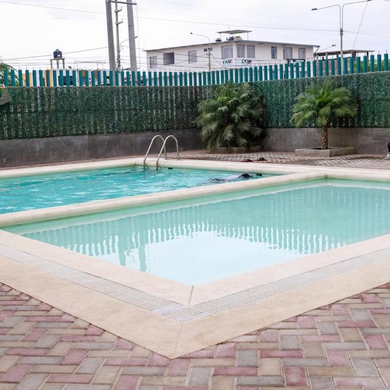 Excelente departamento en 1er piso con estacionamiento - Three-Bedroom Apartment - 12