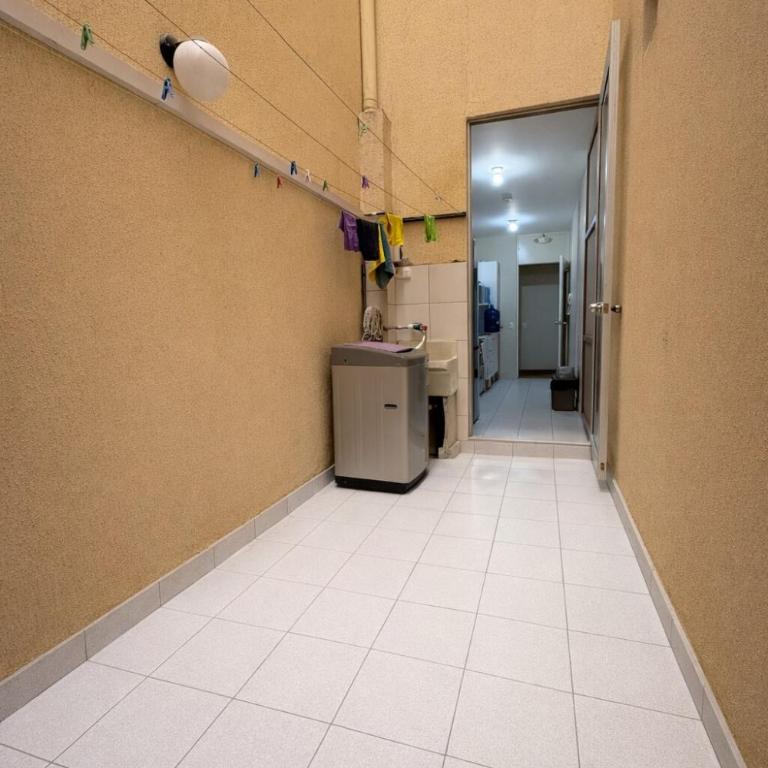 Excelente departamento en 1er piso con estacionamiento - Three-Bedroom Apartment - 13