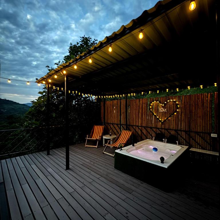 Criss Glamping - Deluxe Suite with Spa Bath - 12