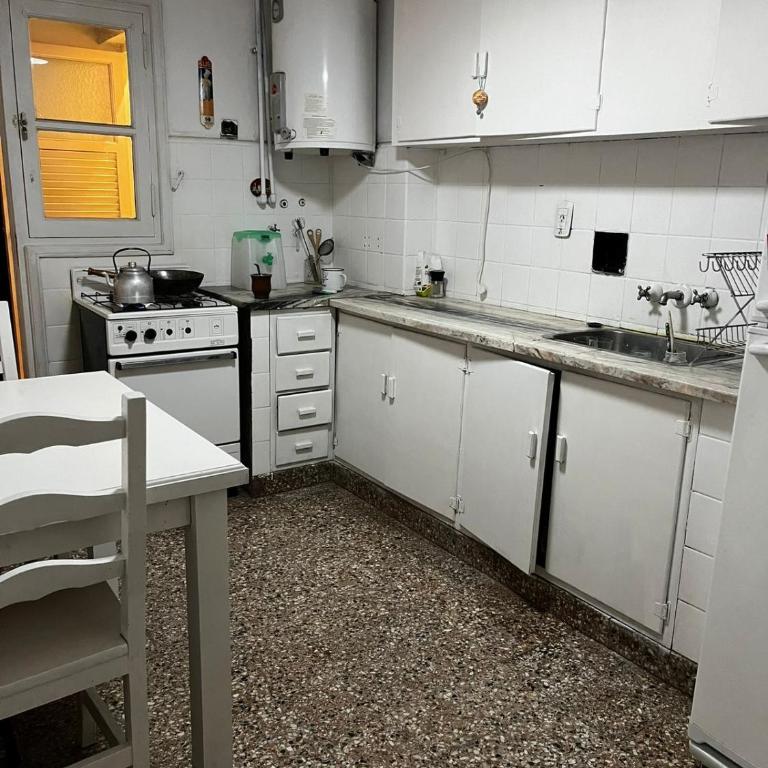 Dos ambientes con Balcon Av Colon - Two-Bedroom Apartment - 7