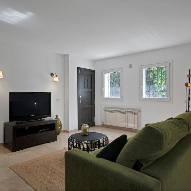 Peaceful Marbesa Home - Villa - 10