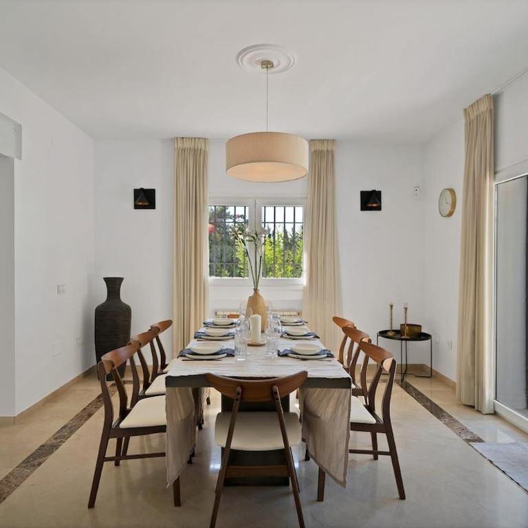 Peaceful Marbesa Home - Villa - 12