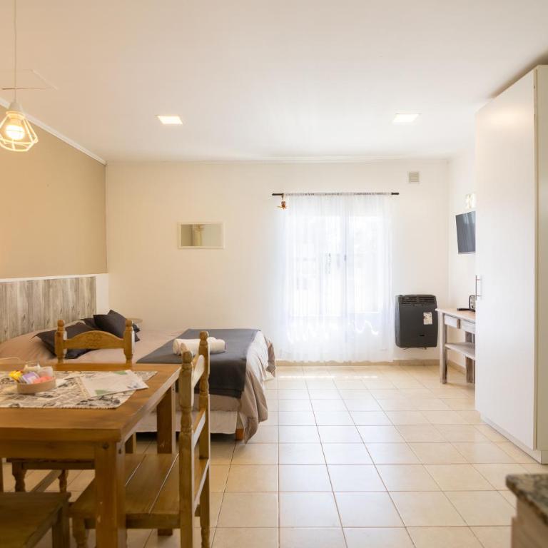 Monoambiente en LEIMA Alojamientos - A metros del Nahuel Huapi y centro - 1 o 2 Huéspedes - Estudio con 1 cama grande - 5