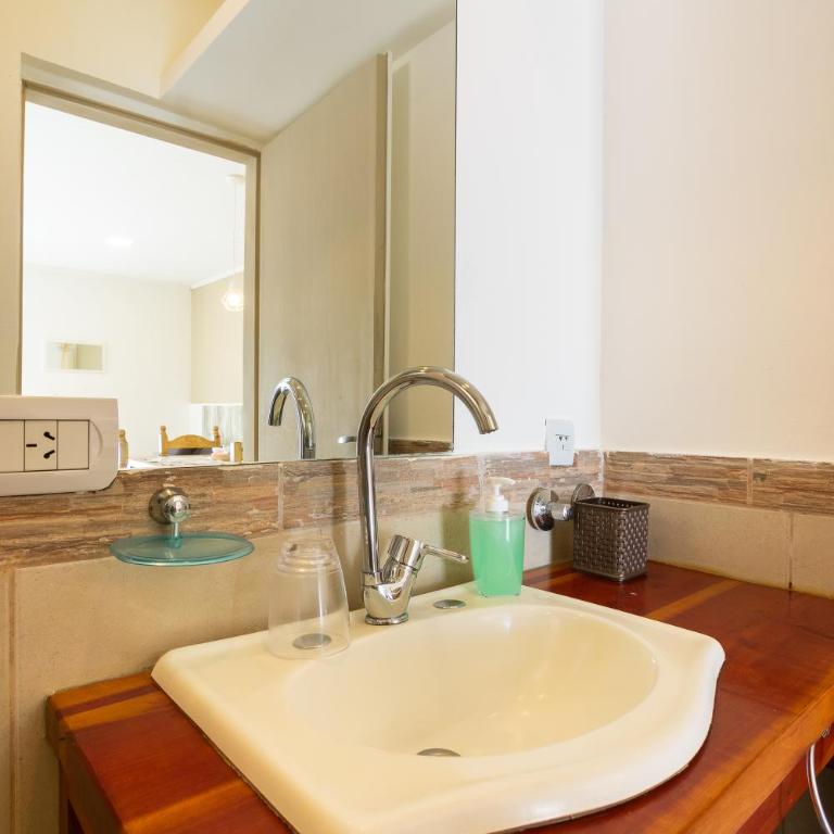 Monoambiente en LEIMA Alojamientos - A metros del Nahuel Huapi y centro - 1 o 2 Huéspedes - Estudio con 1 cama grande - 14