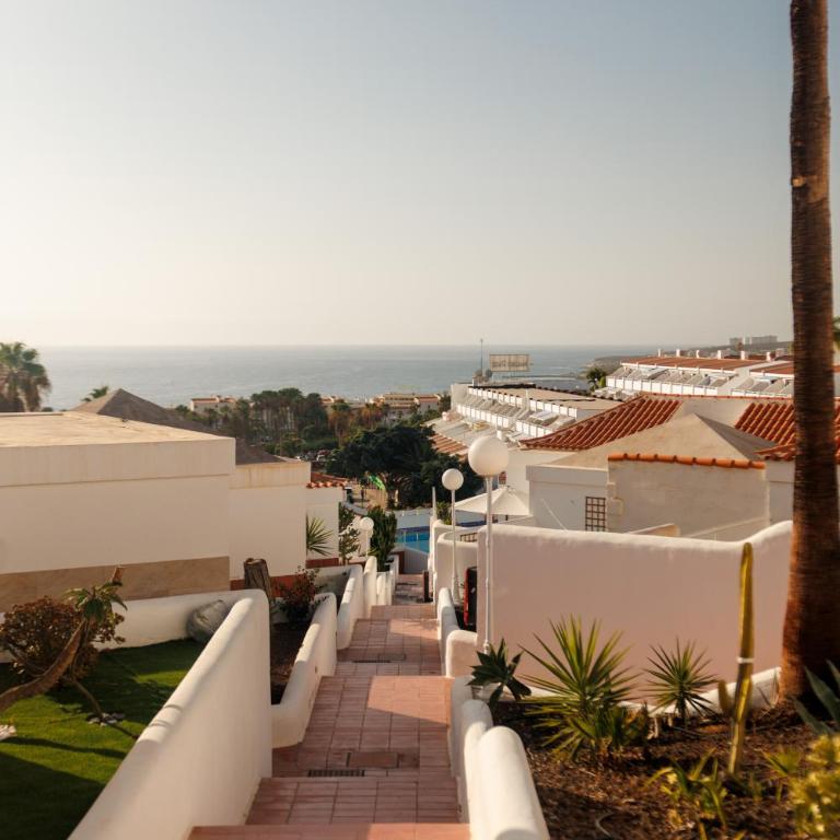 Serenity Ocean View 1BR Apartment with Terrace, Pool & Walk to Beaches - Apartamento de 1 dormitorio - 8