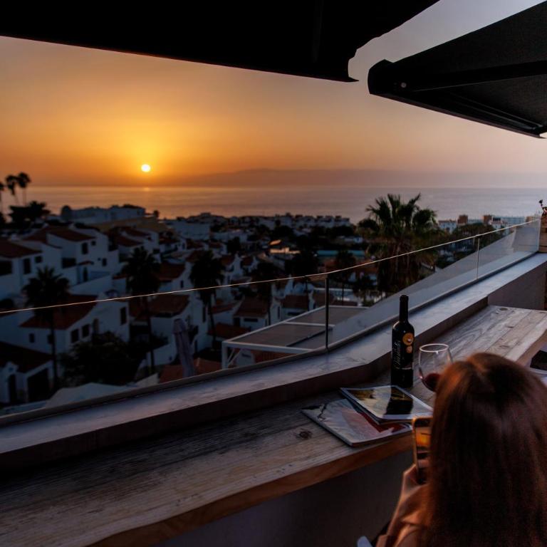 Serenity Ocean View 1BR Apartment with Terrace, Pool & Walk to Beaches - Apartamento de 1 dormitorio - 2