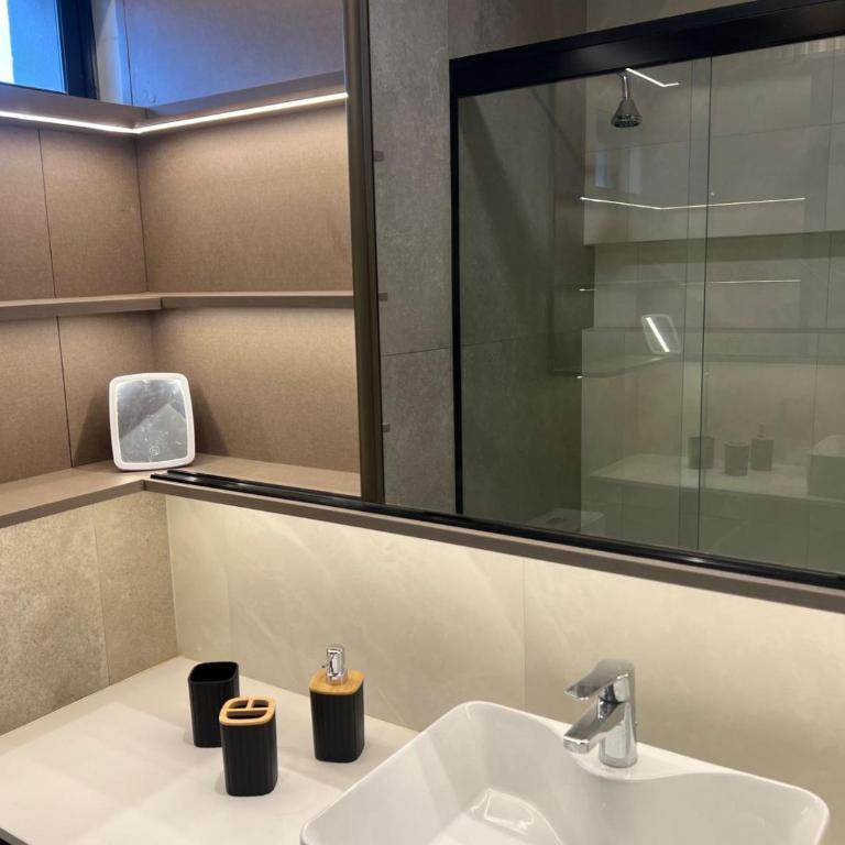 Modern One-bedroom Apartment - One-Bedroom Apartment - 5