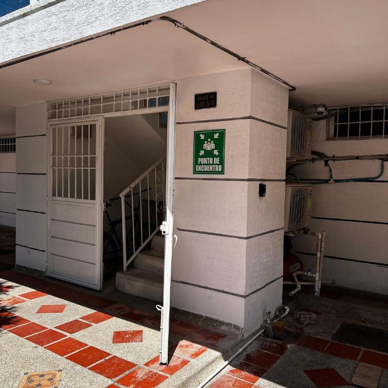 Apartamento cerca del Centro y Clínicas - Apartamento - 71