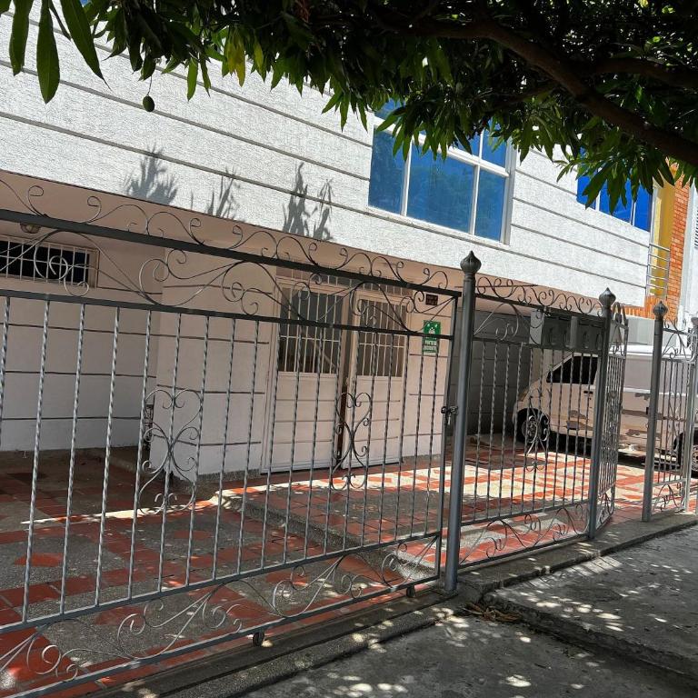 Apartamento cerca del Centro y Clínicas - Apartamento - 74