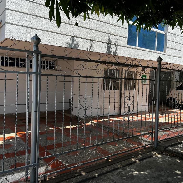 Apartamento cerca del Centro y Clínicas - Apartamento - 76