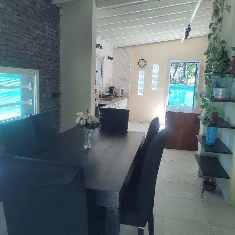 Verde amanecer - Four-Bedroom House - 16