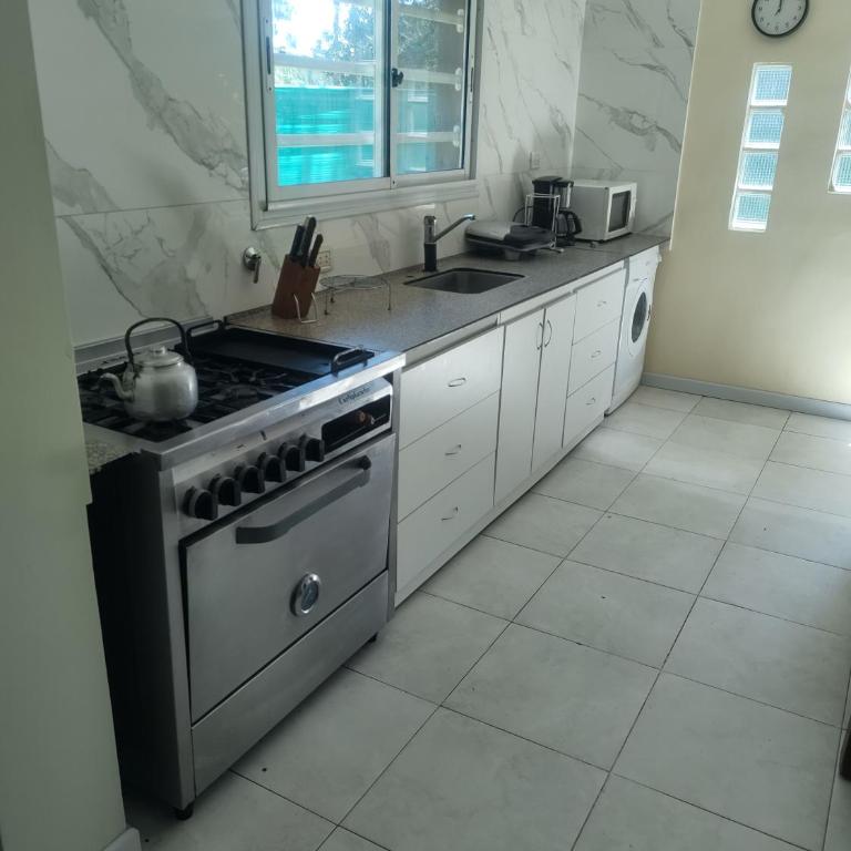 Verde amanecer - Four-Bedroom House - 7