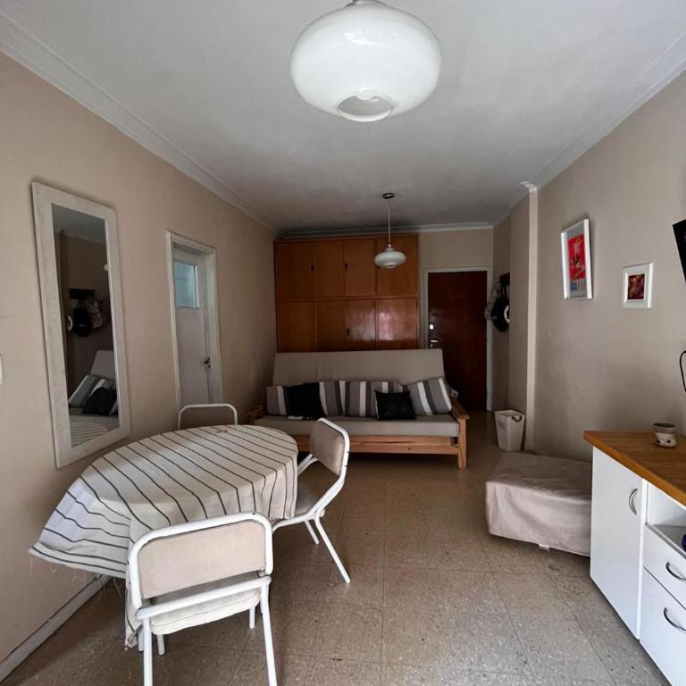 Monoambiente Zona Güemes, Shopping Aldrey - One-Bedroom Apartment - 2