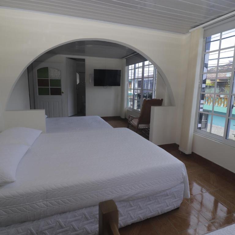 Hotel Alcalá - Family Room - 1