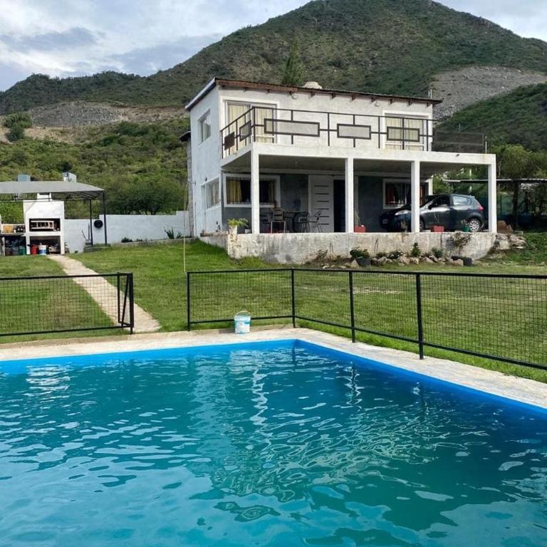 Casa con pileta cerca de Villa Carlos Paz - Apartamento de 2 dormitorios - 1