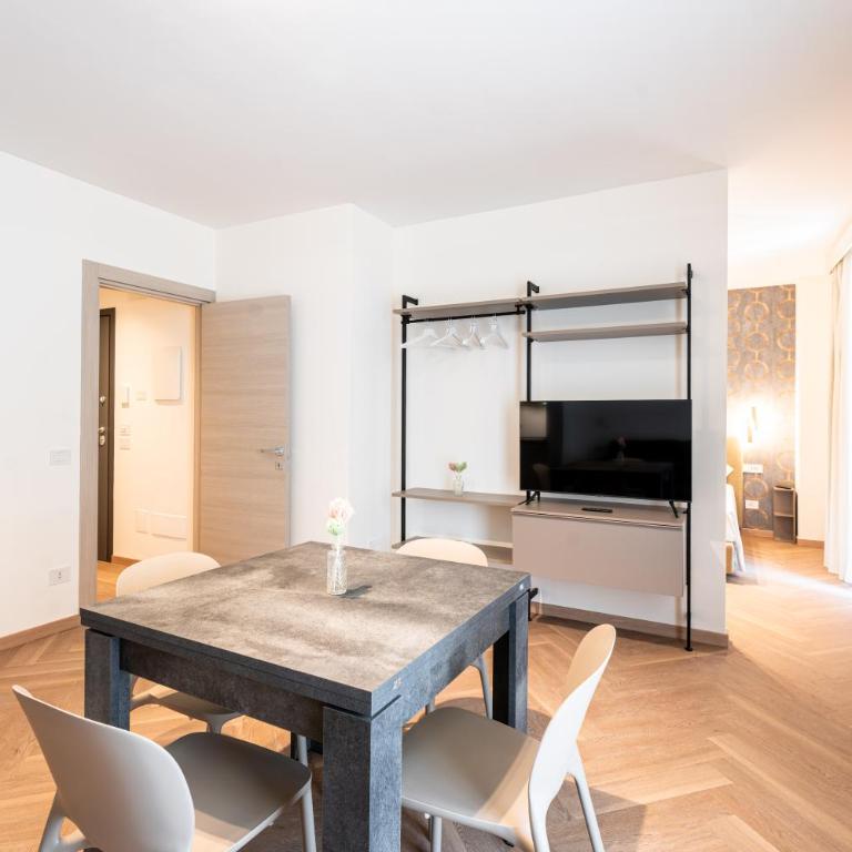 Palazzo Le Giare - Luxury Apartments - King Suite with Balcony - 2