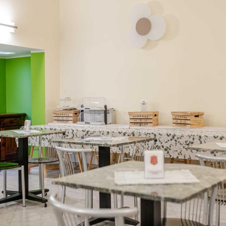 Hotel POSTA - Comfortable Stay in Ventimiglia - Camera Matrimoniale con Balcone - 12