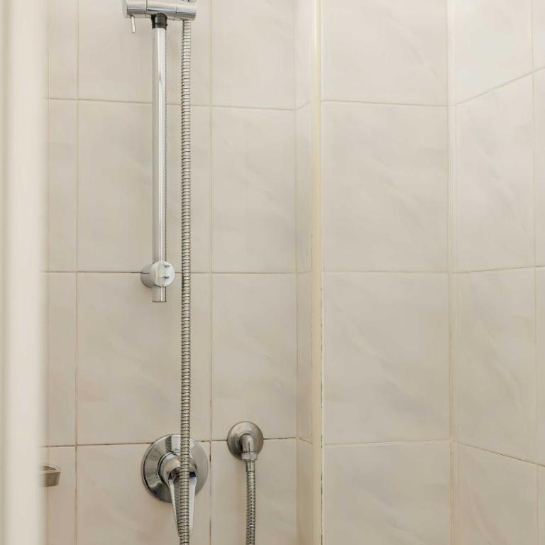 Hotel POSTA - Comfortable Stay in Ventimiglia - Camera Quadrupla Comfort - 16
