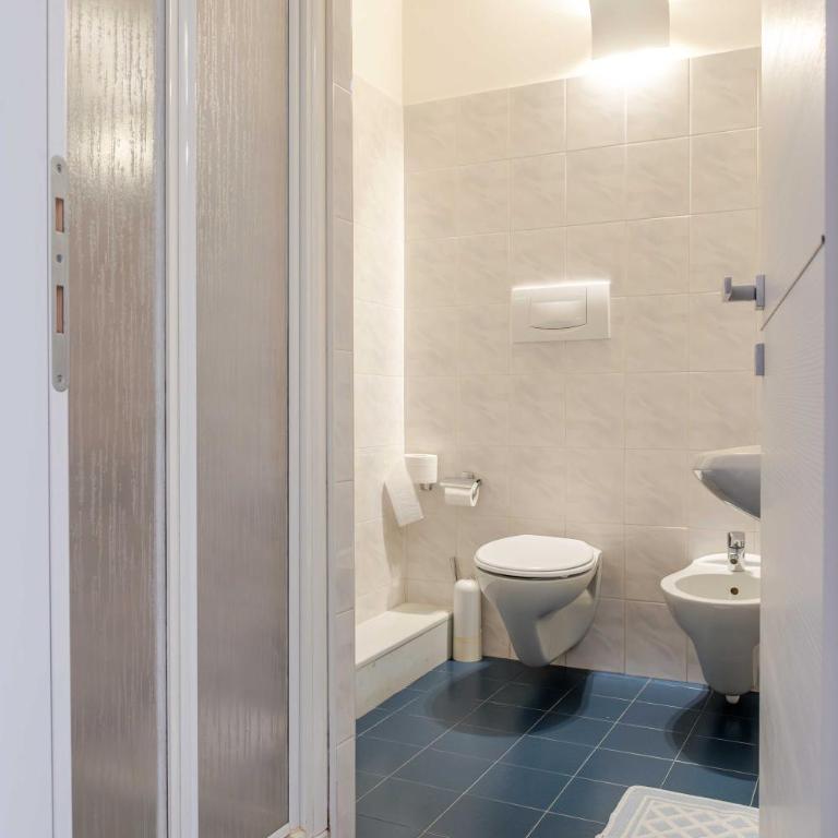 Hotel POSTA - Comfortable Stay in Ventimiglia - Camera Matrimoniale Deluxe con Balcone - 21