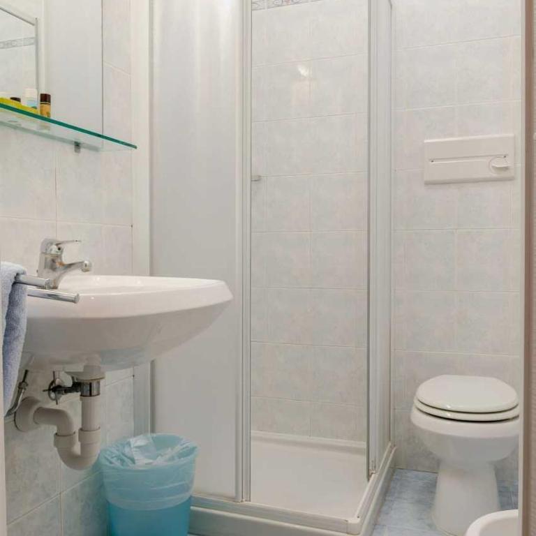 Hotel POSTA - Comfortable Stay in Ventimiglia - Camera Matrimoniale con Balcone - 20