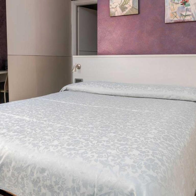 Hotel POSTA - Comfortable Stay in Ventimiglia - Camera Matrimoniale - 19