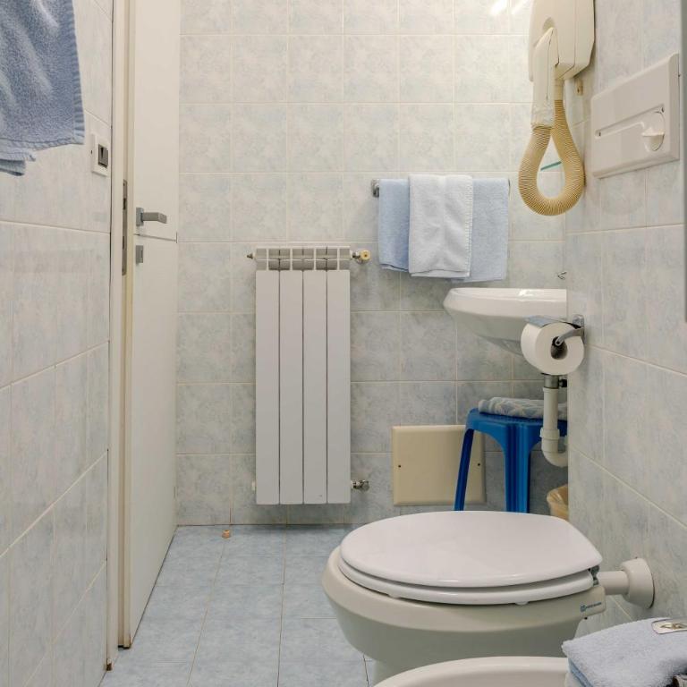 Hotel POSTA - Comfortable Stay in Ventimiglia - Camera Tripla - 19
