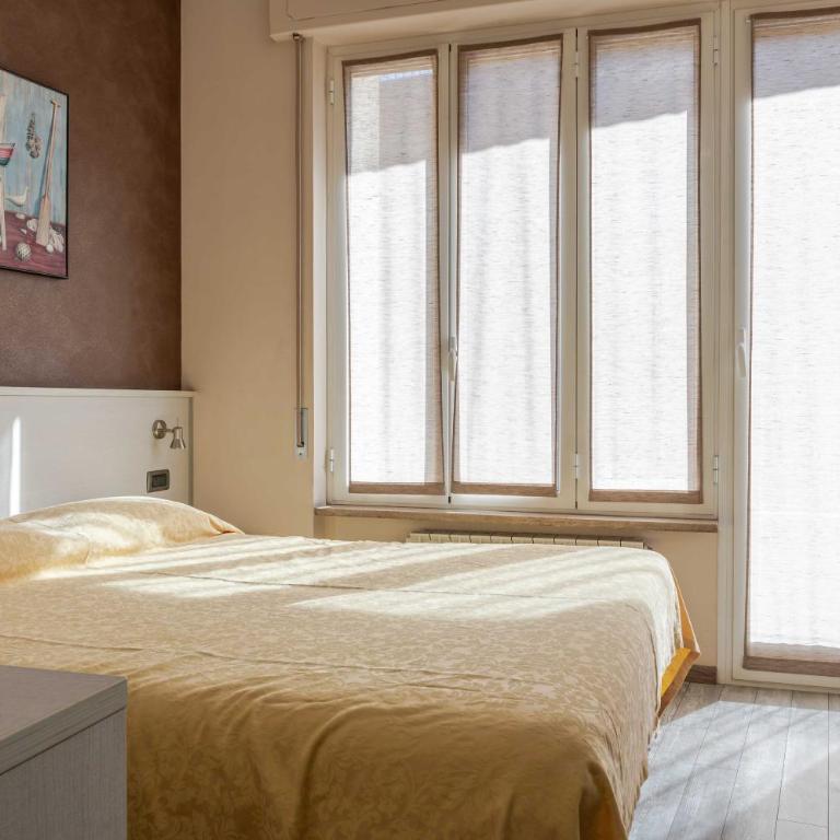 Hotel POSTA - Comfortable Stay in Ventimiglia - Camera Matrimoniale con Balcone - 16