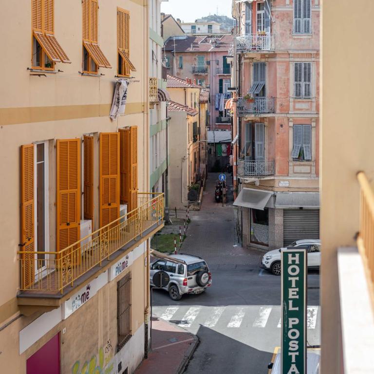 Hotel POSTA - Comfortable Stay in Ventimiglia - Camera Matrimoniale con Balcone - 1