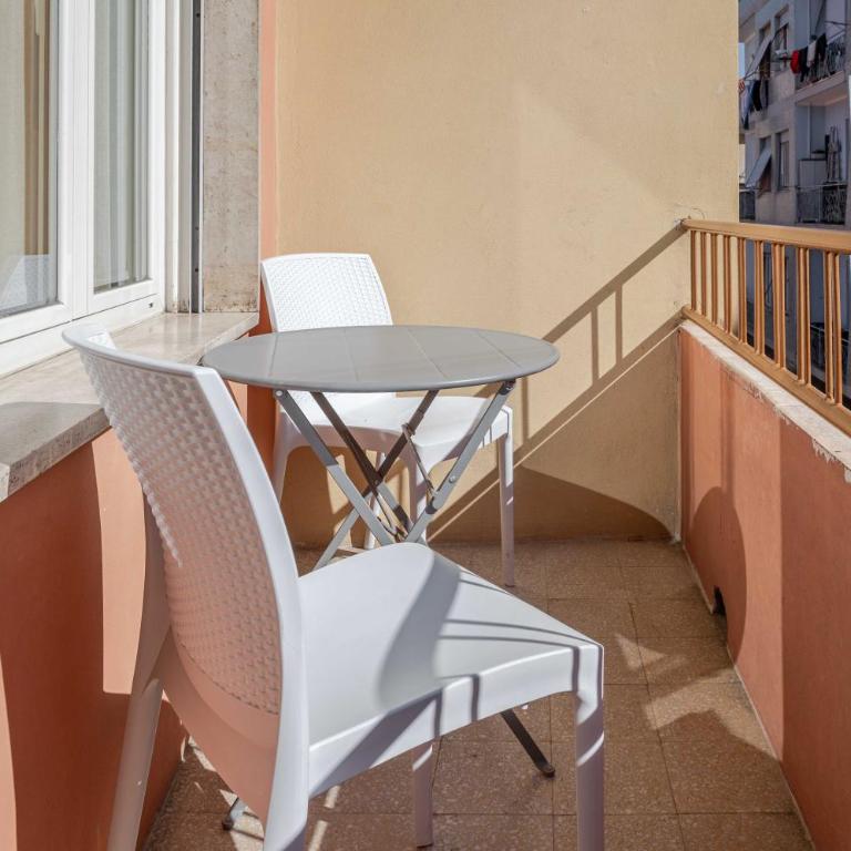 Hotel POSTA - Comfortable Stay in Ventimiglia - Camera Matrimoniale con Balcone - 15