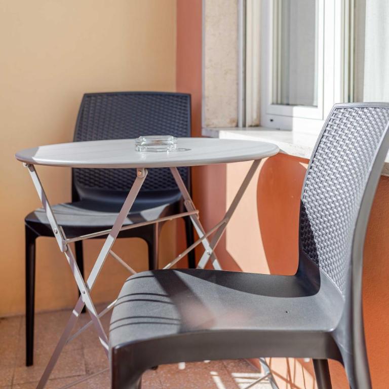 Hotel POSTA - Comfortable Stay in Ventimiglia - Camera Matrimoniale con Balcone - 17