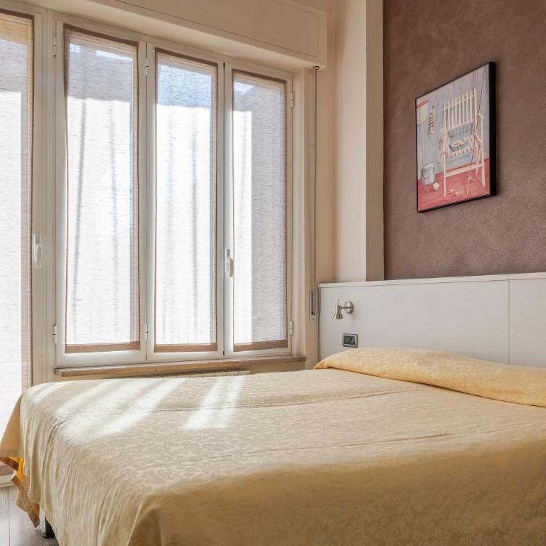 Hotel POSTA - Comfortable Stay in Ventimiglia - Camera Matrimoniale con Balcone - 15