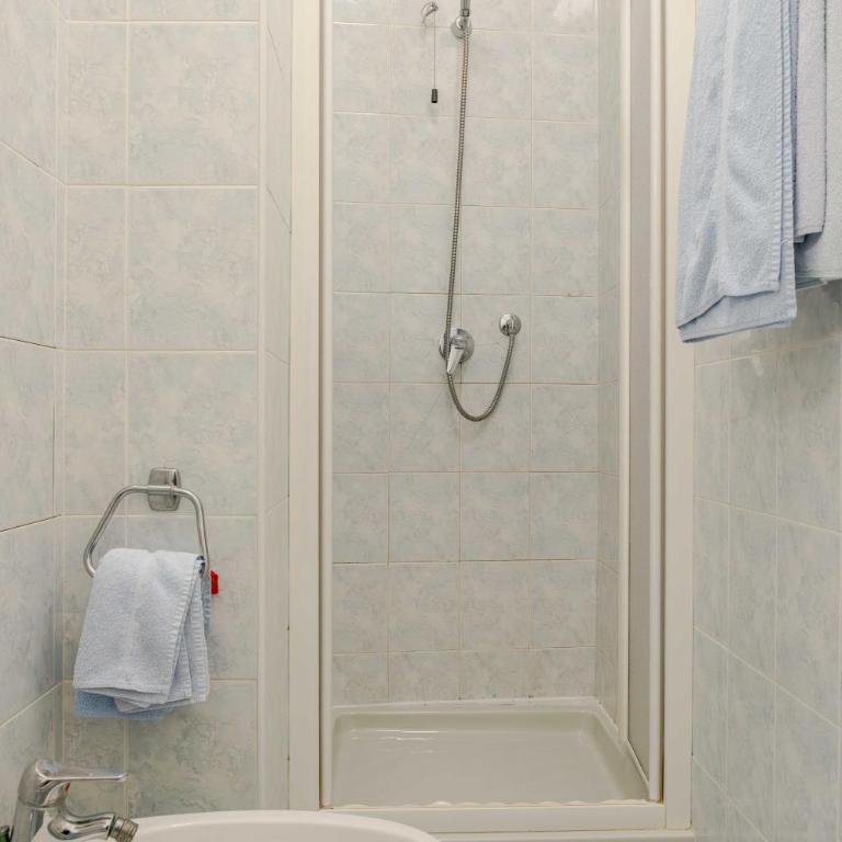 Hotel POSTA - Comfortable Stay in Ventimiglia - Camera Tripla - 14
