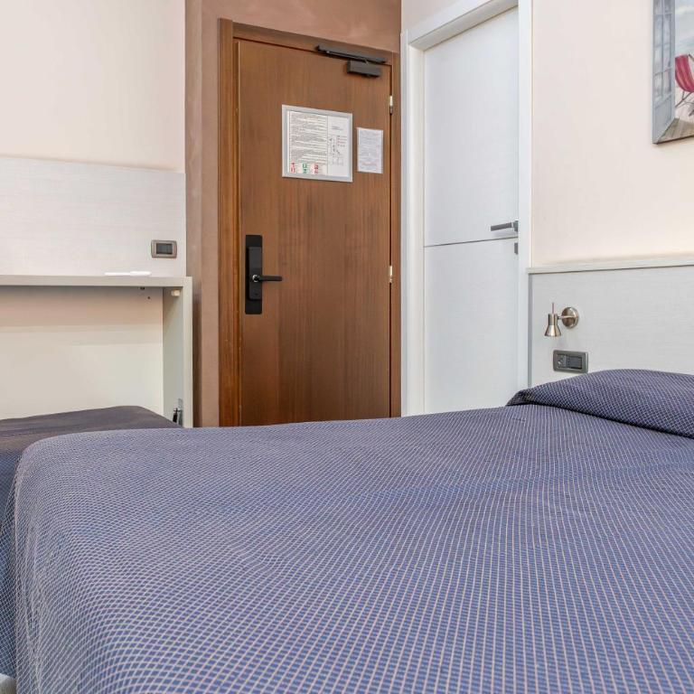 Hotel POSTA - Comfortable Stay in Ventimiglia - Camera Tripla - 15