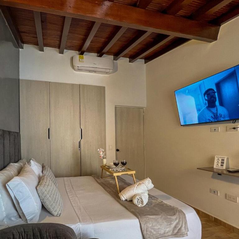 202 Romantic loft with jacuzzi - One-Bedroom Apartment - 10