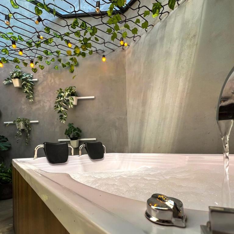 202 Romantic loft with jacuzzi - One-Bedroom Apartment - 13