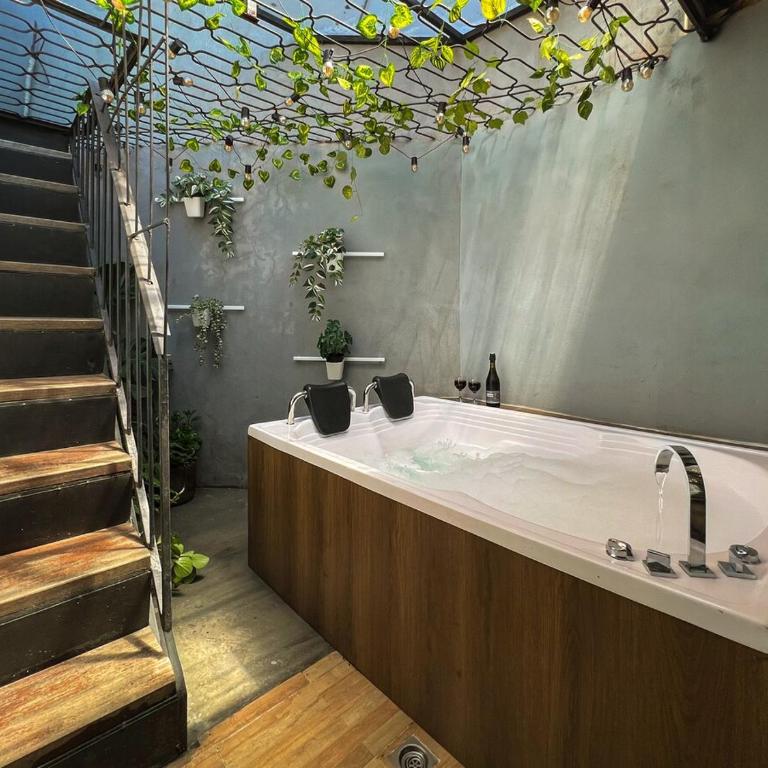 202 Romantic loft with jacuzzi - One-Bedroom Apartment - 20