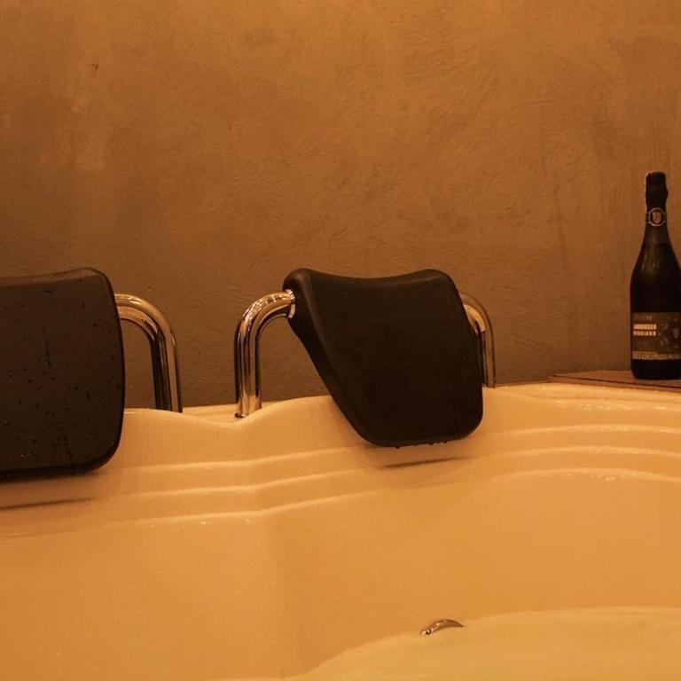 202 Romantic loft with jacuzzi - One-Bedroom Apartment - 21