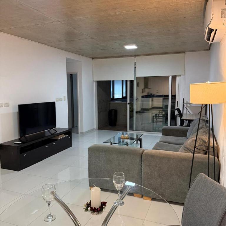 Departamento amplio con cochera, Av Sarmiento 645 - One-Bedroom Apartment - 1