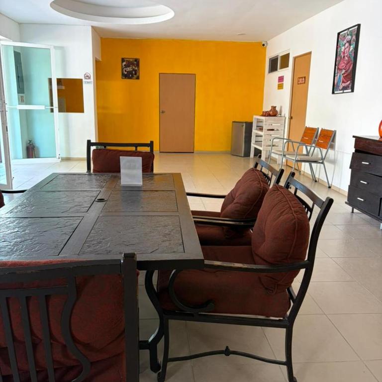 Hostal Casa Bohemia - Double or Twin Room with Shared Bathroom - 12