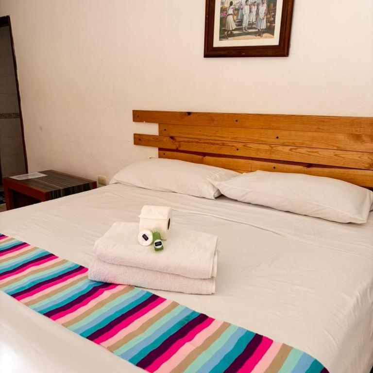 Hostal Casa Bohemia - Double Room with Private Bathroom - 9